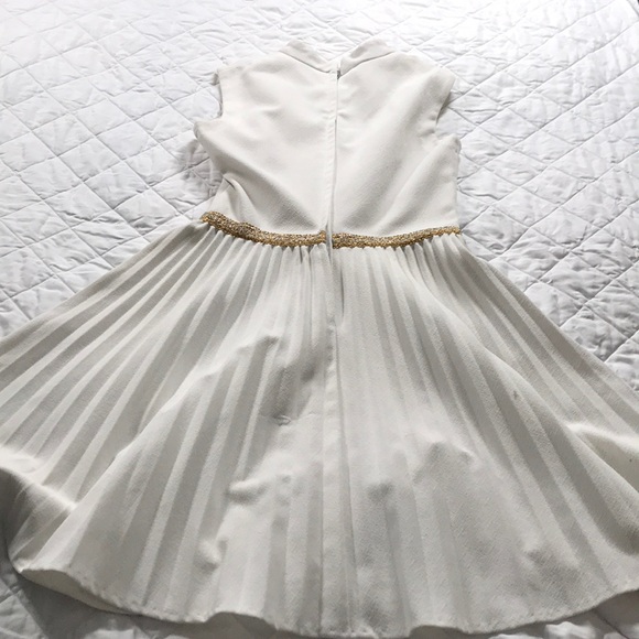 Gorgeous vintage dress! Feel like an angel in this one of a kind frock! - Picture 5 of 5